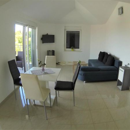 Apartmani Zaric Malinska Exterior foto