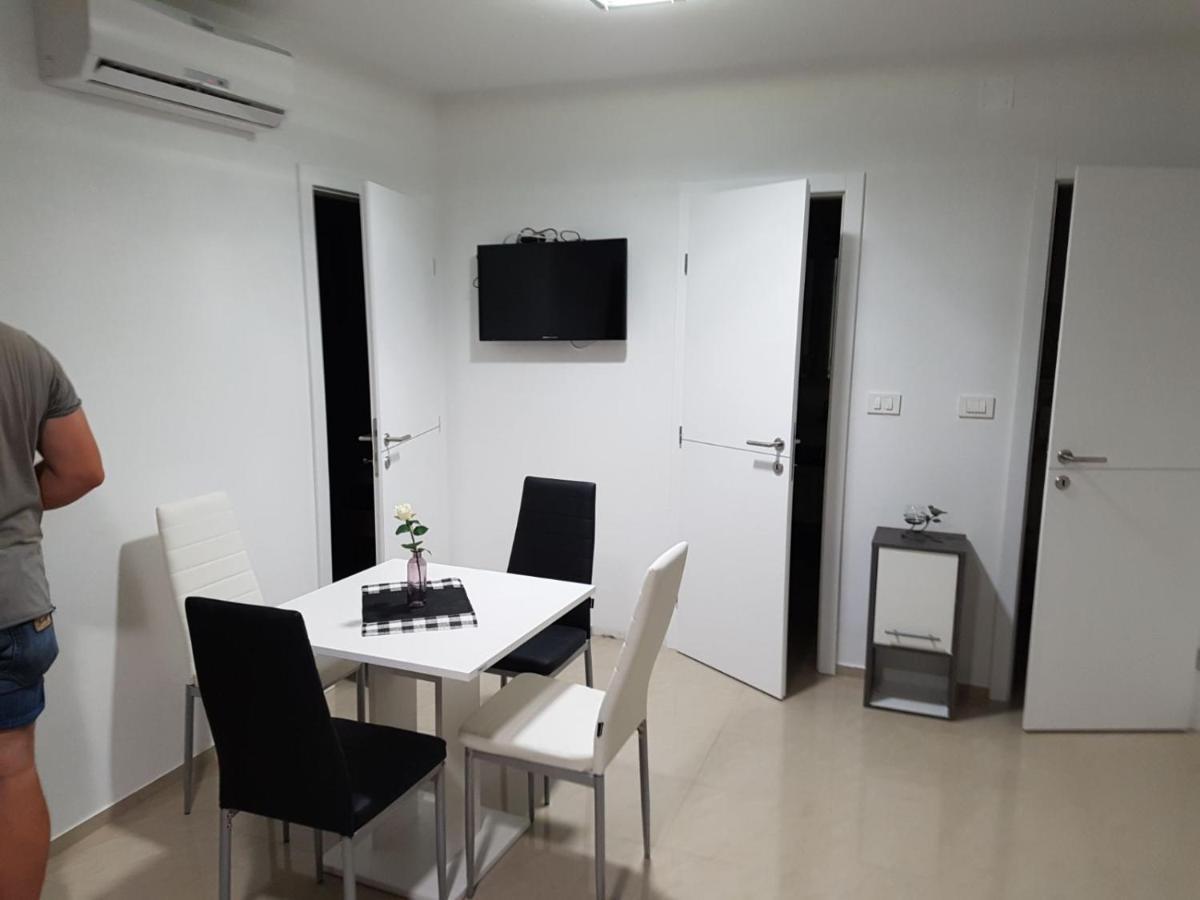 Apartmani Zaric Malinska Exterior foto