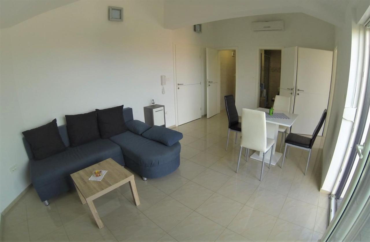 Apartmani Zaric Malinska Exterior foto