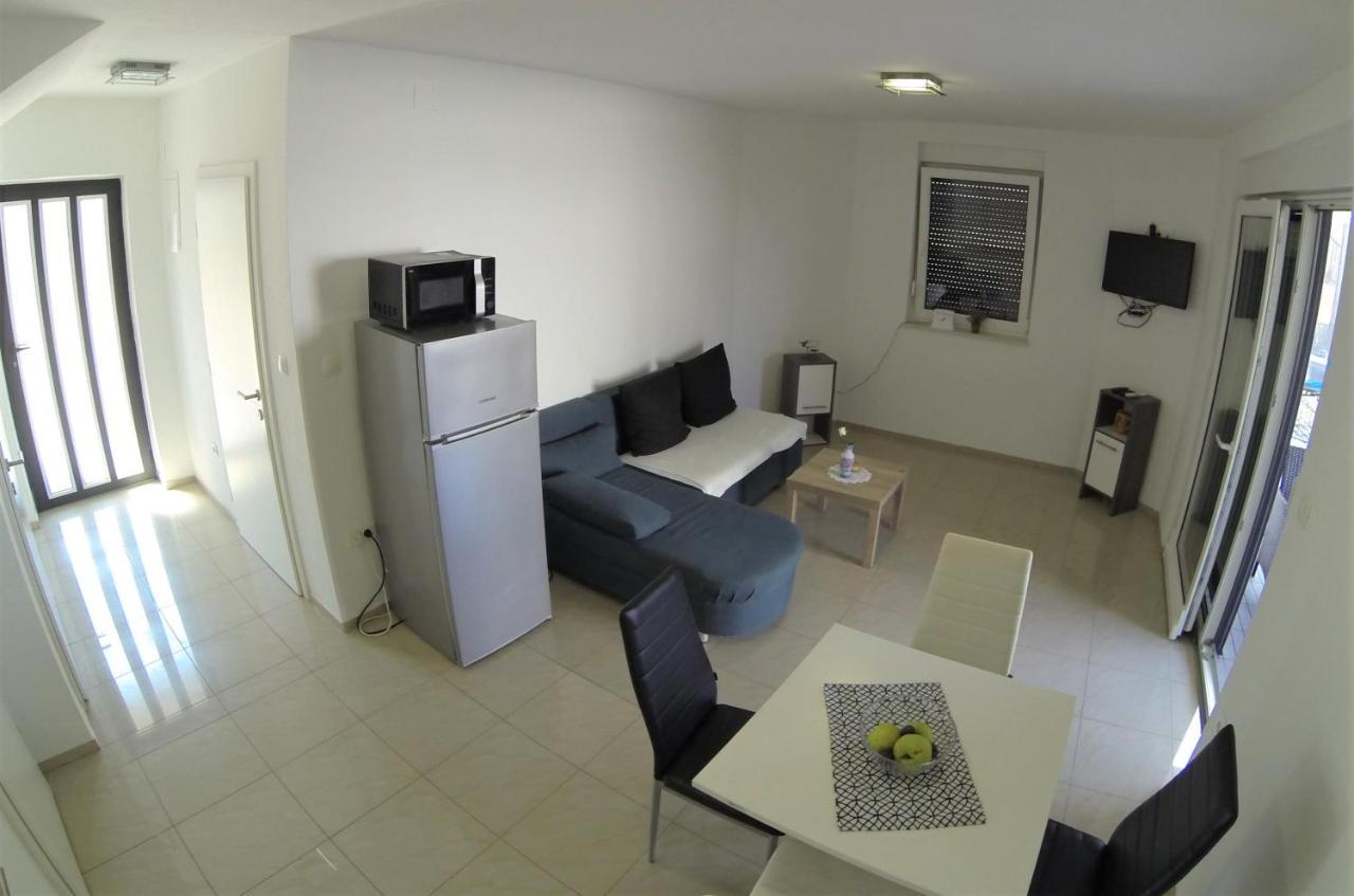 Apartmani Zaric Malinska Exterior foto