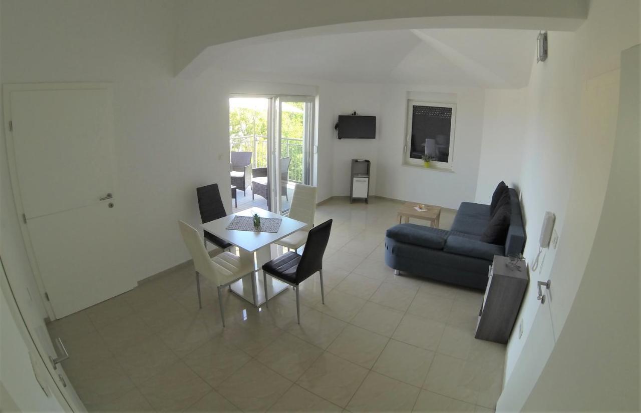 Apartmani Zaric Malinska Exterior foto
