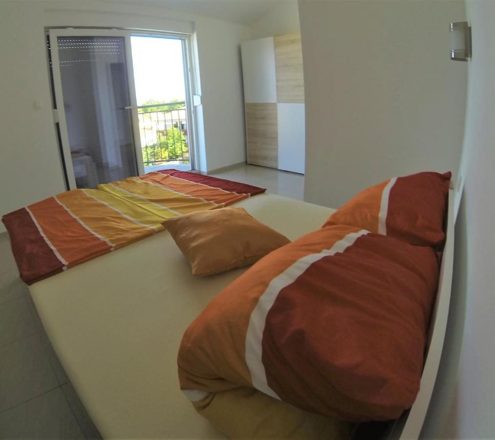 Apartmani Zaric Malinska Exterior foto