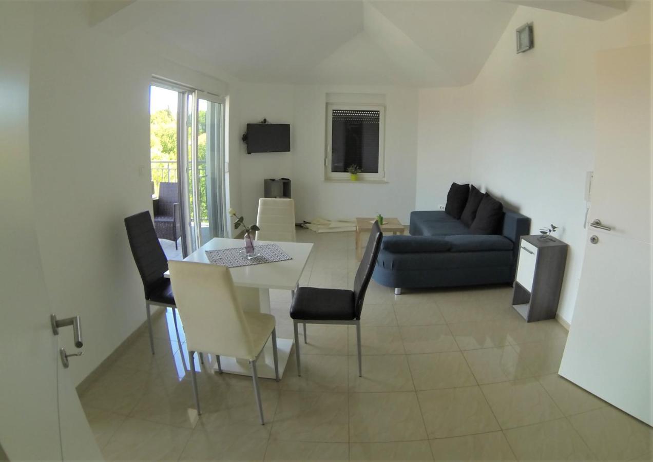 Apartmani Zaric Malinska Exterior foto